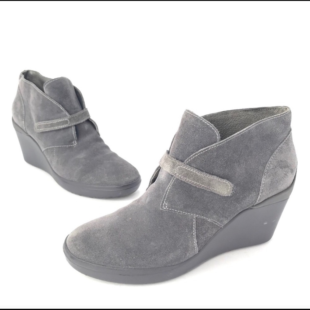 TSUBO Wedge Heels Ankle Booties Suede Gray Size 8
